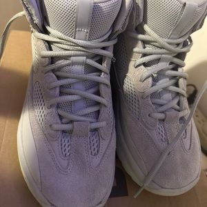 Yeezy men boots  size 8 1/2